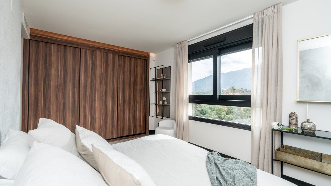 Marbella Lake, a modern development at the heart of Golf Valley in Nueva Andalucía.