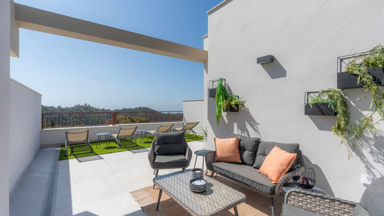 Almazara Views, contemporary townhouses fully integrated in nature.