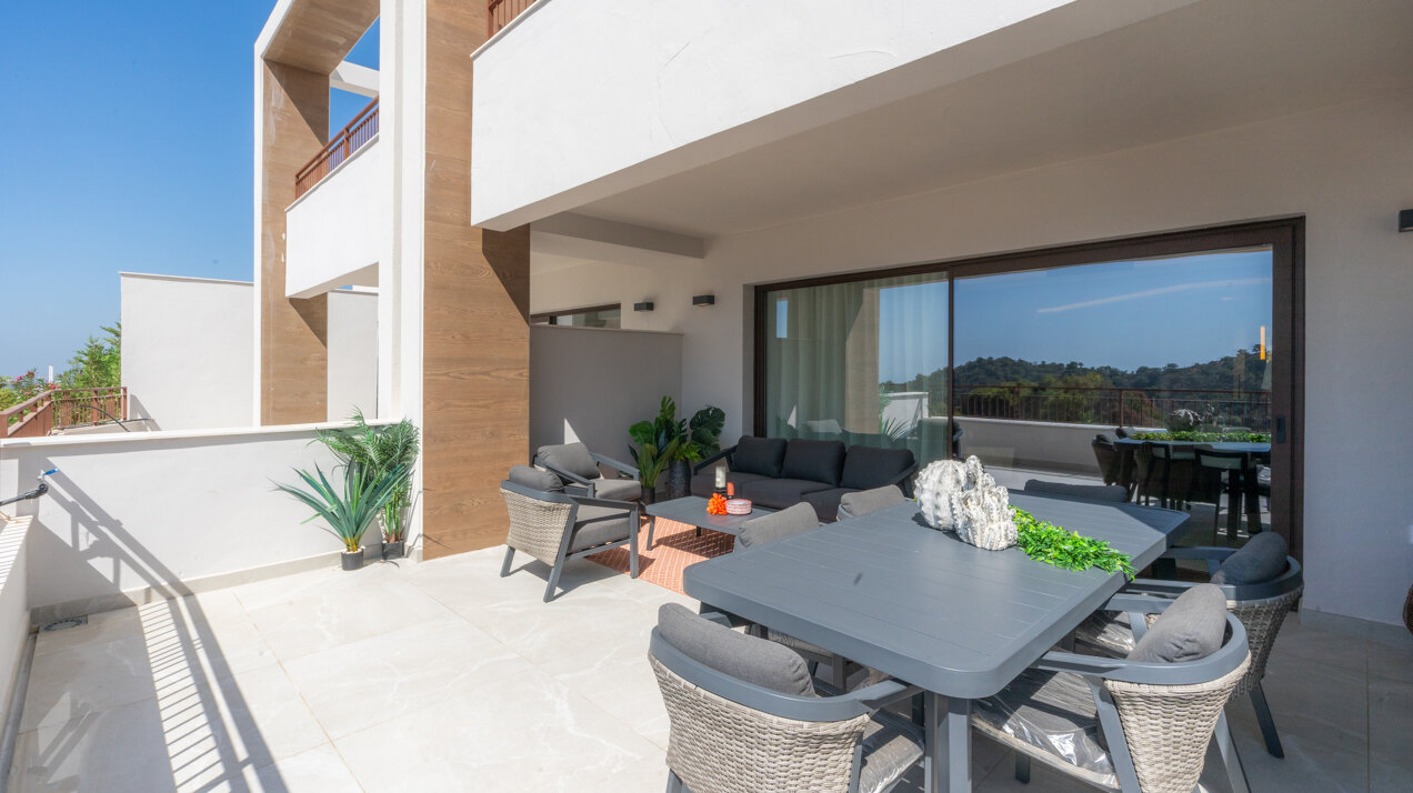 Almazara Views, contemporary townhouses fully integrated in nature.
