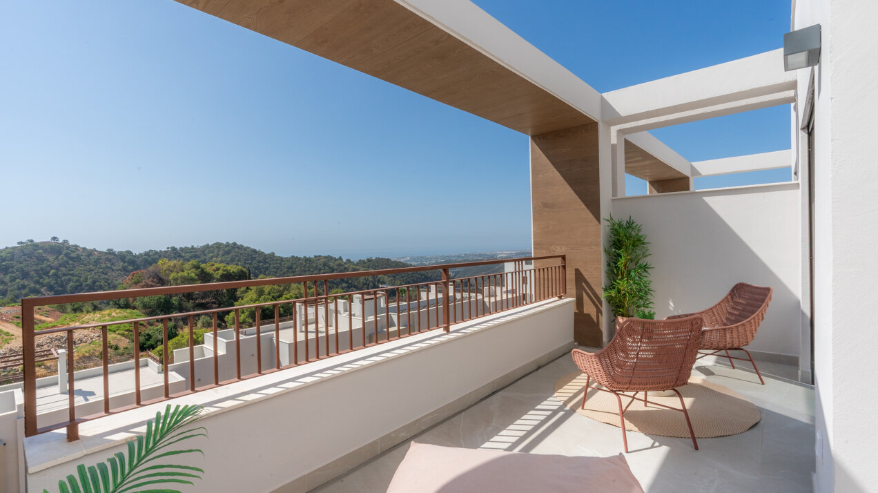 Almazara Views, contemporary townhouses fully integrated in nature.
