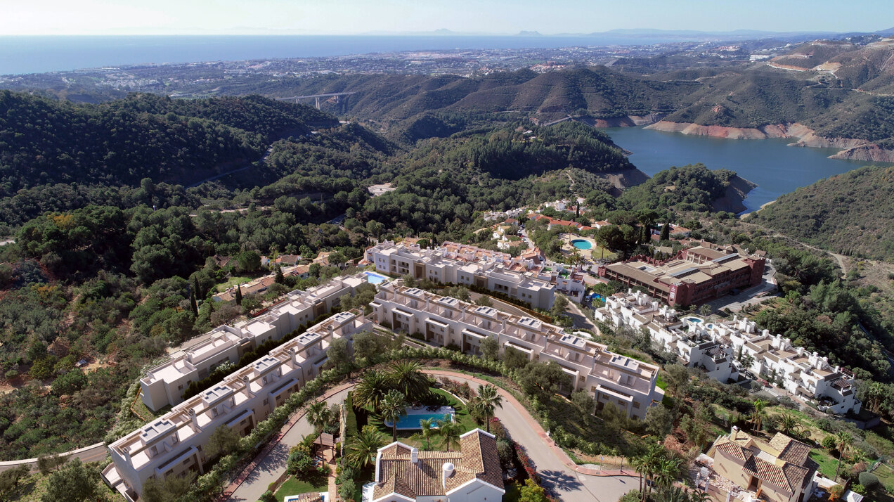 Almazara Views, contemporary townhouses fully integrated in nature.