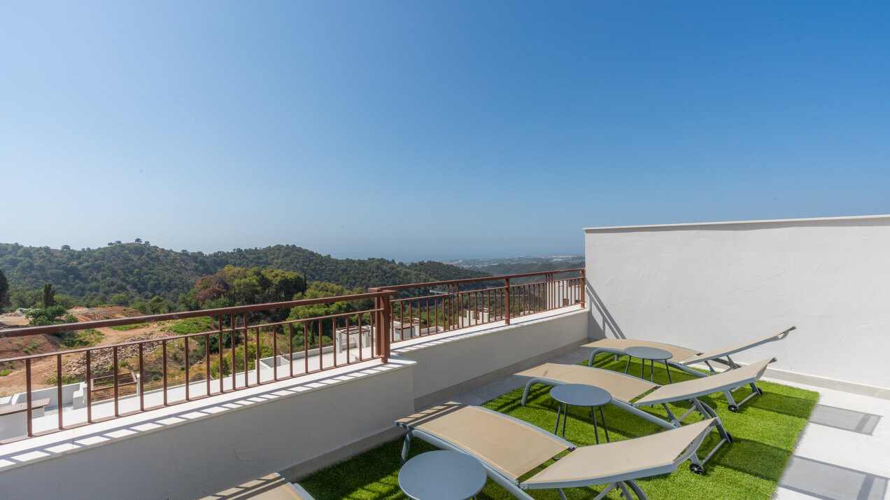 Almazara Views, contemporary townhouses fully integrated in nature.