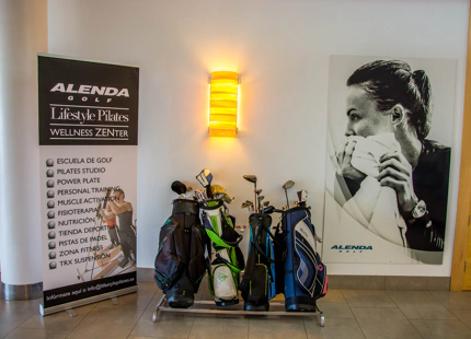 Allure, bajos y dúplex de diseño y con todas las comodidades en Alenda Golf.