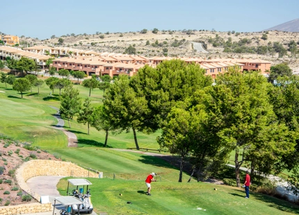 Allure, bajos y dúplex de diseño y con todas las comodidades en Alenda Golf.