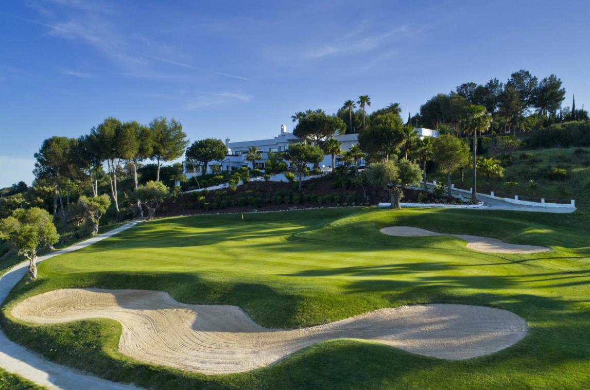 Sunny Golf, modern frontline golf apartments and penthouses in Estepona.