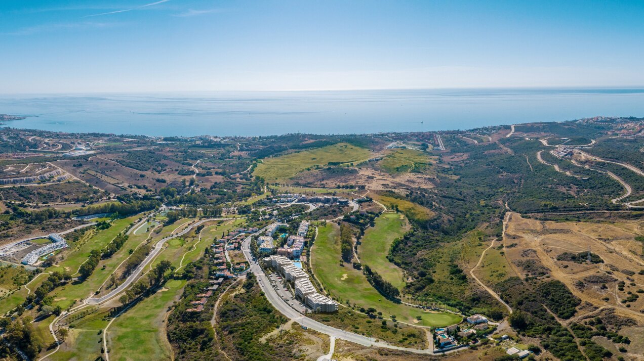 Sunny Golf, modern frontline golf apartments and penthouses in Estepona.