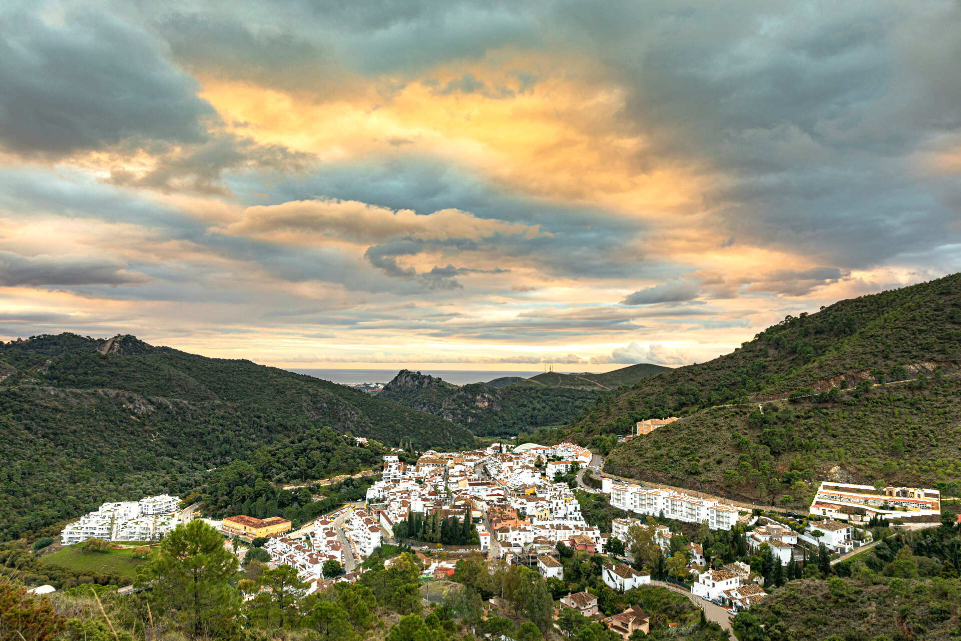 Altura 160, comfort and quality of life in modern apartments is Benahavis.
