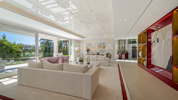 Luxusvilla in erster Golflinie in Nueva Andalucía - Blick auf Aloha Golf nahe Puerto Banús, Marbella