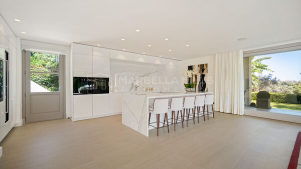 Luxusvilla in erster Golflinie in Nueva Andalucía - Blick auf Aloha Golf nahe Puerto Banús, Marbella