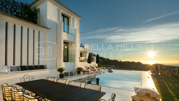 Spectacular 5 bedroom villa with stunning sea views in El Madroñal - Benahavis