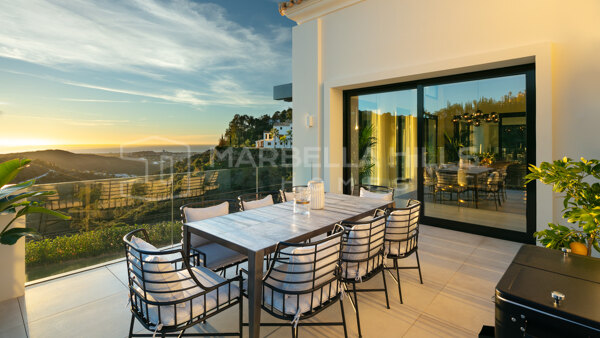 Spectacular 5 bedroom villa with stunning sea views in El Madroñal - Benahavis