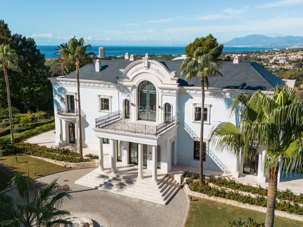 Majestic 7 bedroom villa with panoramic views in Hacienda Las Chapas - Marbella East