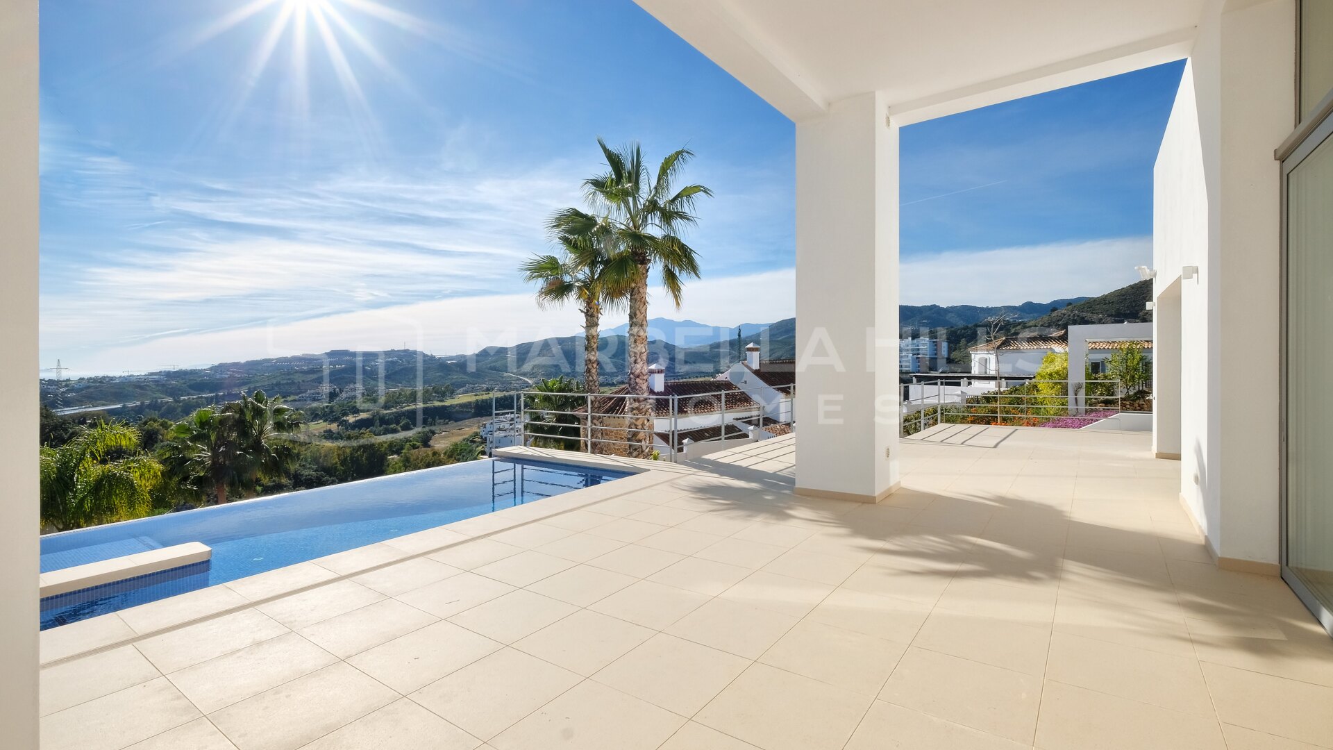 Moderne Neubauvilla in Puerto del Capitan, Benahavís – mit Meer- und Bergblick