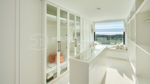 Villa de lujo con vistas al mar en La Cerquilla, Nueva Andalucía | Exclusiva residencia en el Golf Valley de Marbella