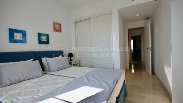 Precioso apartamento de 3 dormitorios con vistas al mar en Los Robles - Los Arqueros Golf