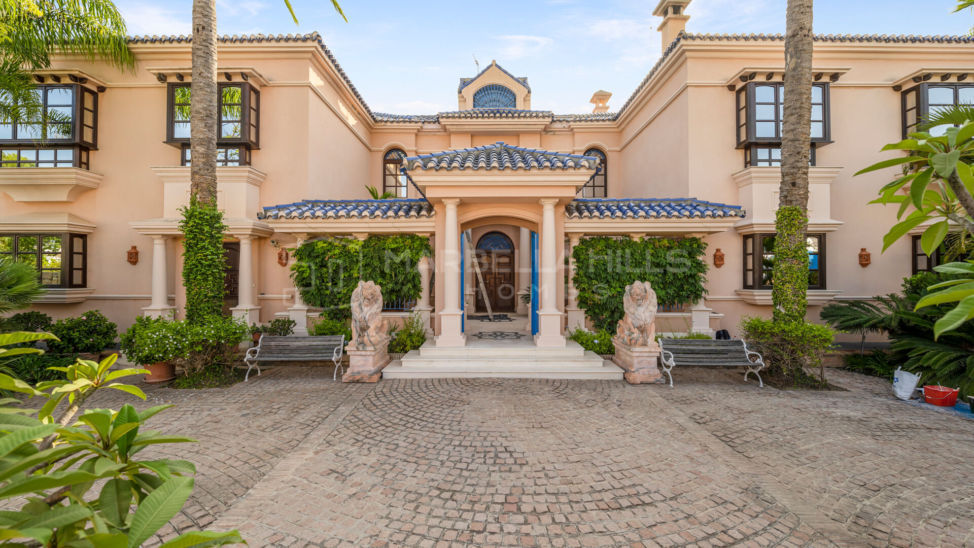 Imposant manoir classique de 6 chambres avec court de tennis privé à Nueva Andalucia
