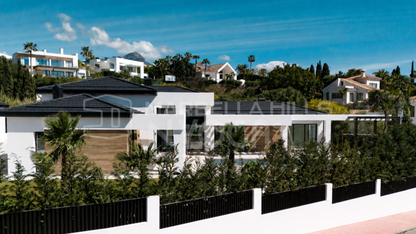 Villa contemporaine de luxe à vendre à Nueva Andalucia, Marbella