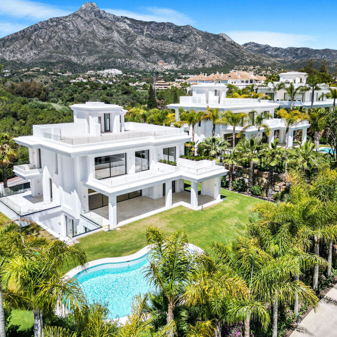 Élégante villa de 6 chambres à Las Lomas del Marbella Club – Vue panoramique sur la mer et la montagne