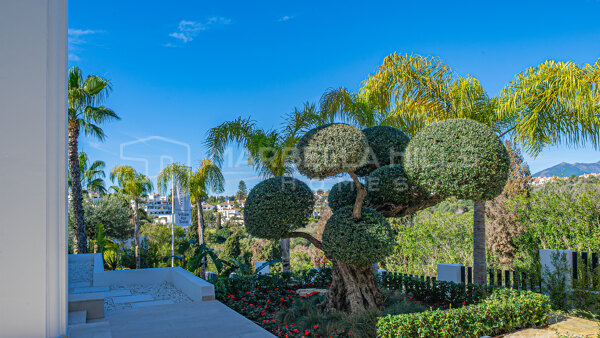Élégante villa de 6 chambres à Las Lomas del Marbella Club – Vue panoramique sur la mer et la montagne