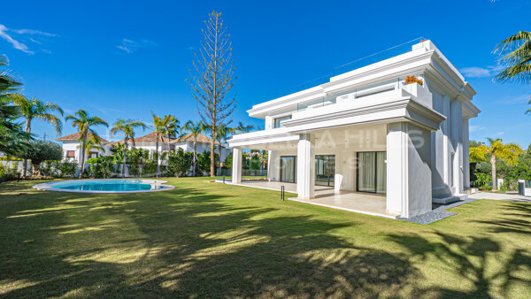 Élégante villa de 6 chambres à Las Lomas del Marbella Club – Vue panoramique sur la mer et la montagne