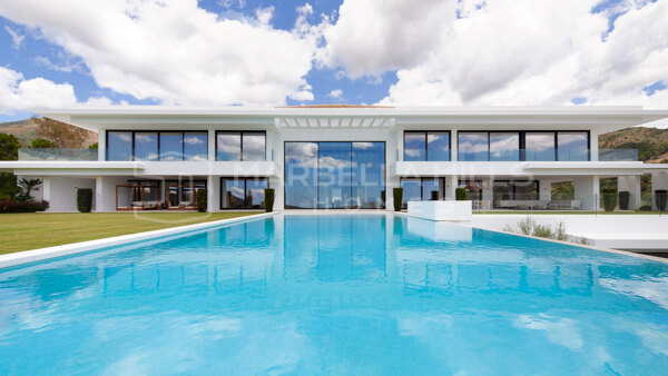 Exquisite 9 Schlafzimmer Neubau Villa mit Panoramablick in La Zagaleta - Benahavis