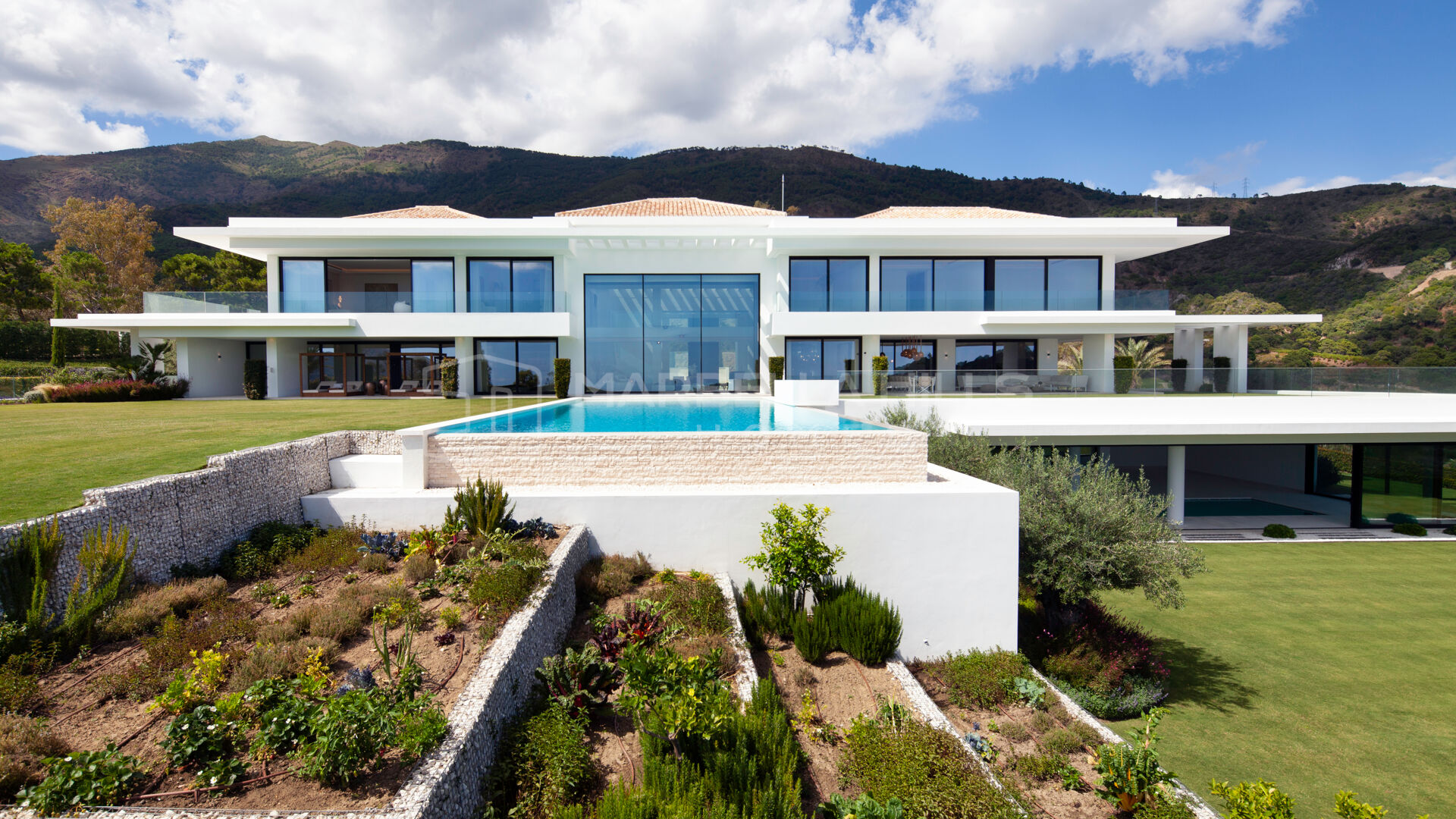 Exquisite 9 Schlafzimmer Neubau Villa mit Panoramablick in La Zagaleta - Benahavis