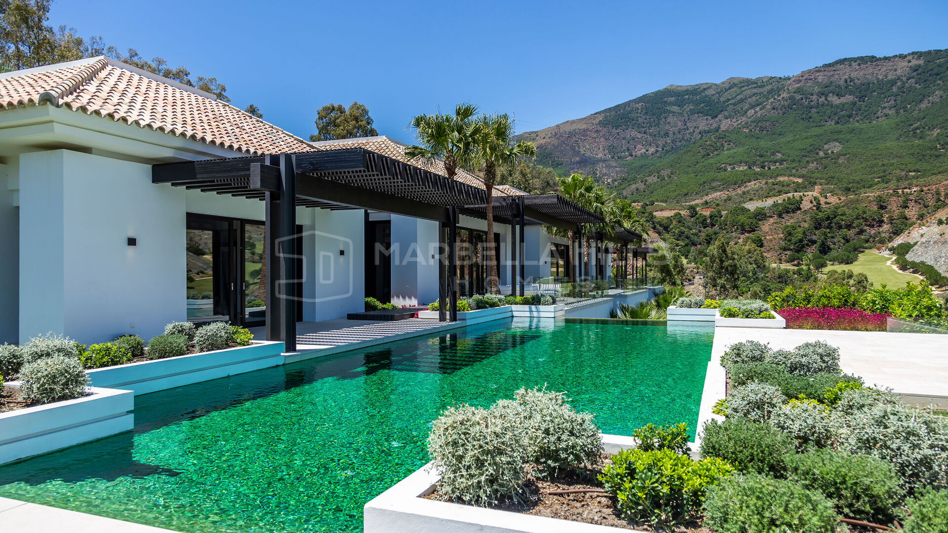 Exquisite 6 bedroom new build villa with panoramic views in La Zagaleta - Benahavis
