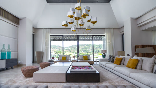 Exquisite 6 bedroom new build villa with panoramic views in La Zagaleta - Benahavis