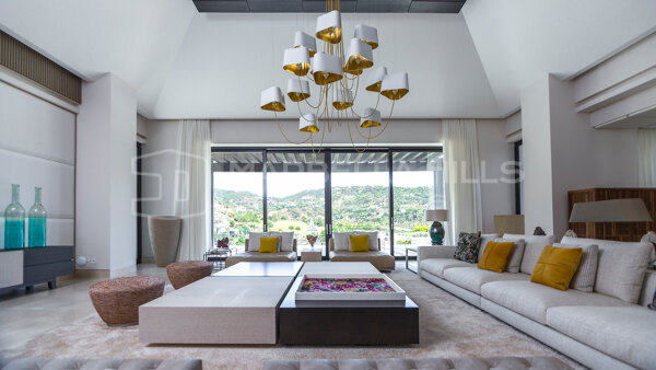 Exquisite 6 bedroom new build villa with panoramic views in La Zagaleta - Benahavis