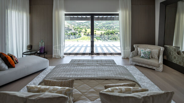 Exquisite 6 bedroom new build villa with panoramic views in La Zagaleta - Benahavis