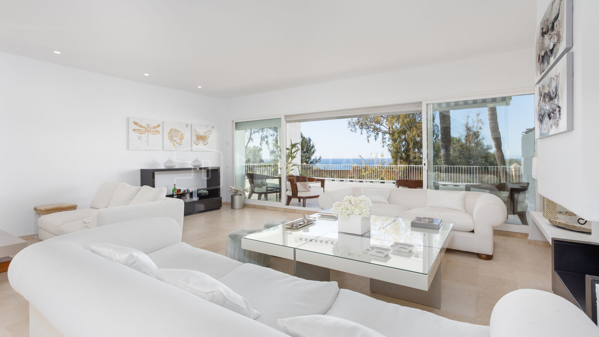 Magnífico ático reformado de 3 dormitorios con vistas al mar en Rio Real - Marbella Este