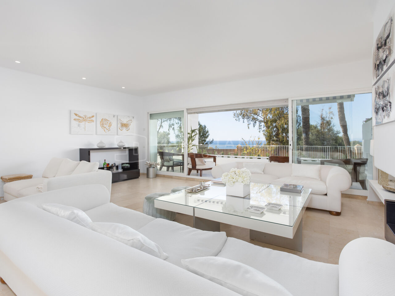 Magnífico ático reformado de 3 dormitorios con vistas al mar en Rio Real - Marbella Este