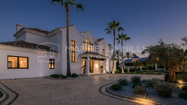 Villa de Lujo en Venta en La Cerquilla, Marbella | Vistas al Mar y Bienstar