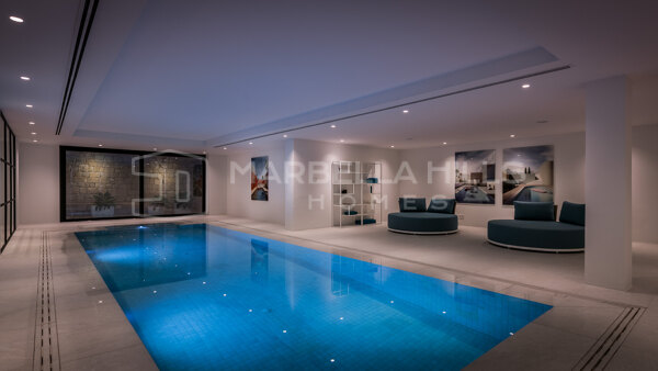 Villa de Lujo en Venta en La Cerquilla, Marbella | Vistas al Mar y Bienstar