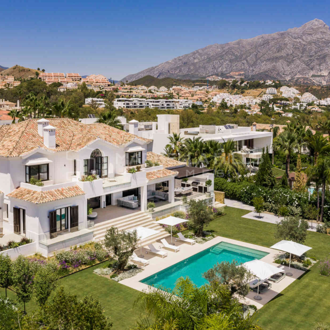 Villa de Luxe à Vendre à La Cerquilla, Marbella | Vues Mer & Wellness