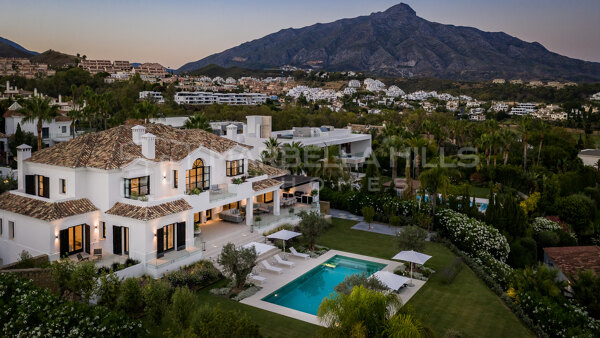 Villa de Lujo en Venta en La Cerquilla, Marbella | Vistas al Mar y Bienstar