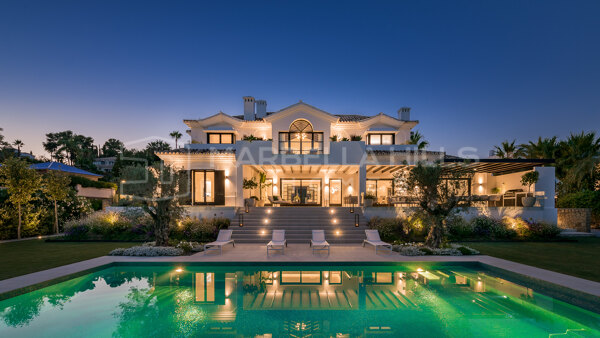Villa de Lujo en Venta en La Cerquilla, Marbella | Vistas al Mar y Bienstar