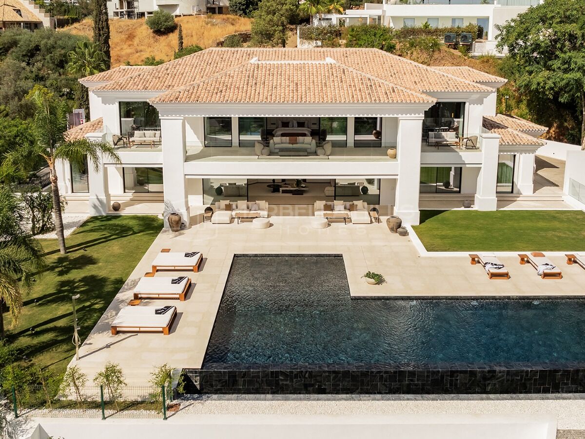 Modern 7-bedroom villa for sale in La Quinta, Marbella with sea and golf views