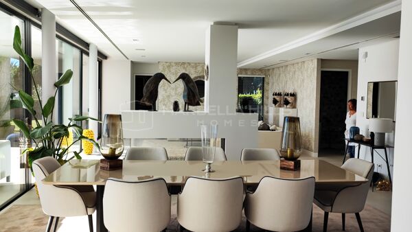Remarkable 7 bedroom beachside Villa with sea views in Marbesa - Marbella East