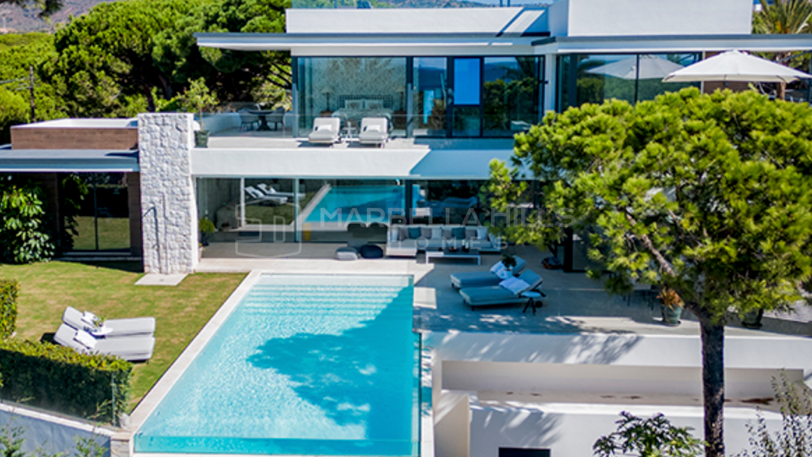 Remarkable 7 bedroom beachside Villa with sea views in Marbesa - Marbella East