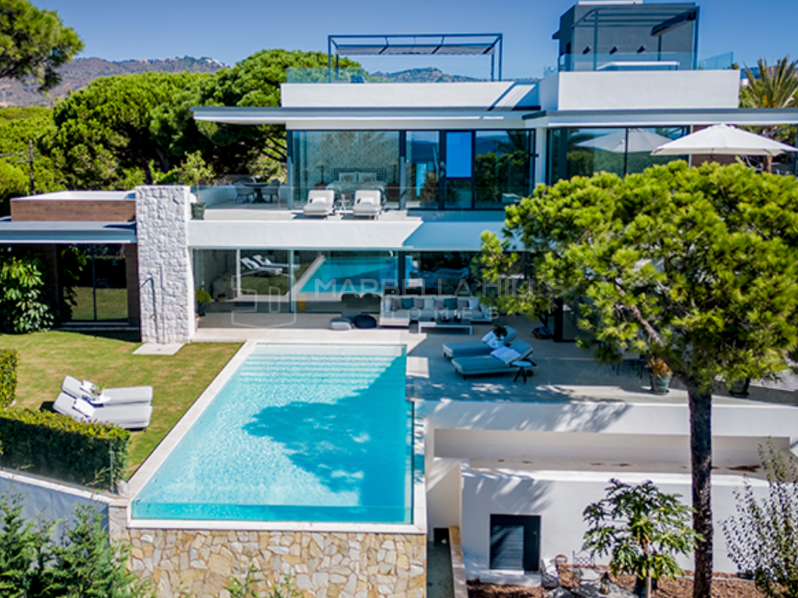 Remarkable 7 bedroom beachside Villa with sea views in Marbesa - Marbella East