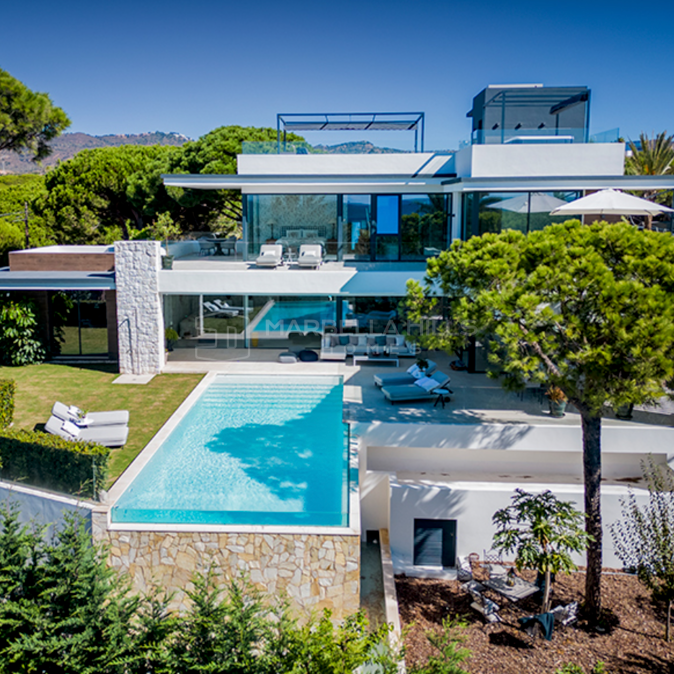 Remarkable 7 bedroom beachside Villa with sea views in Marbesa - Marbella East