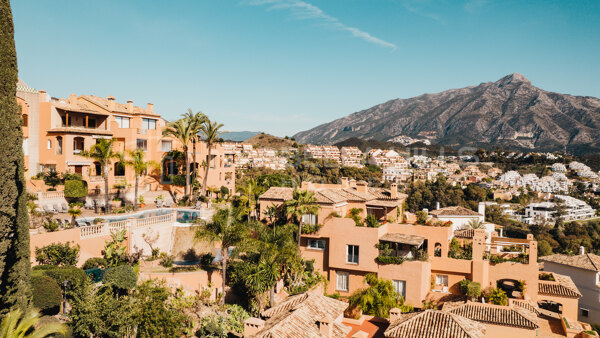 Fabuloso ático dúplex de 3 dormitorios con vistas al mar en Les Belvederes - Nueva Andalucia
