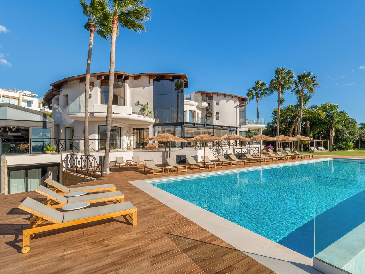 Magnifique villa de location de 15 chambres à un niveau entièrement différent à Los Flamingos Golf - Benahavis