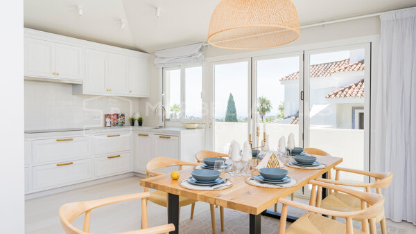 Moderne Villa mit 4 Schlafzimmern und andalusischem Charme im Golf Valley - Nueva Andalucia