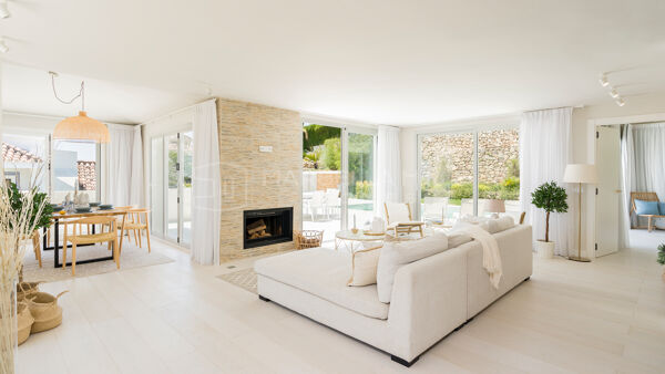 Moderne Villa mit 4 Schlafzimmern und andalusischem Charme im Golf Valley - Nueva Andalucia