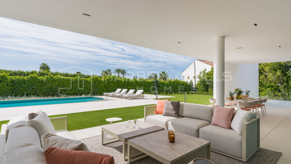Magnífica Villa a estrenar de 5 dormitorios con vistas al mar en la Milla de Oro - Marbella