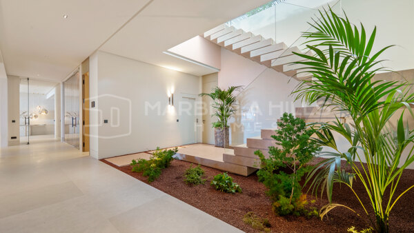 Luxusvilla mit Panoramablick auf das Meer in El Herrojo Alto, Benahavís - Zeitgenössische Residenz nahe Marbella