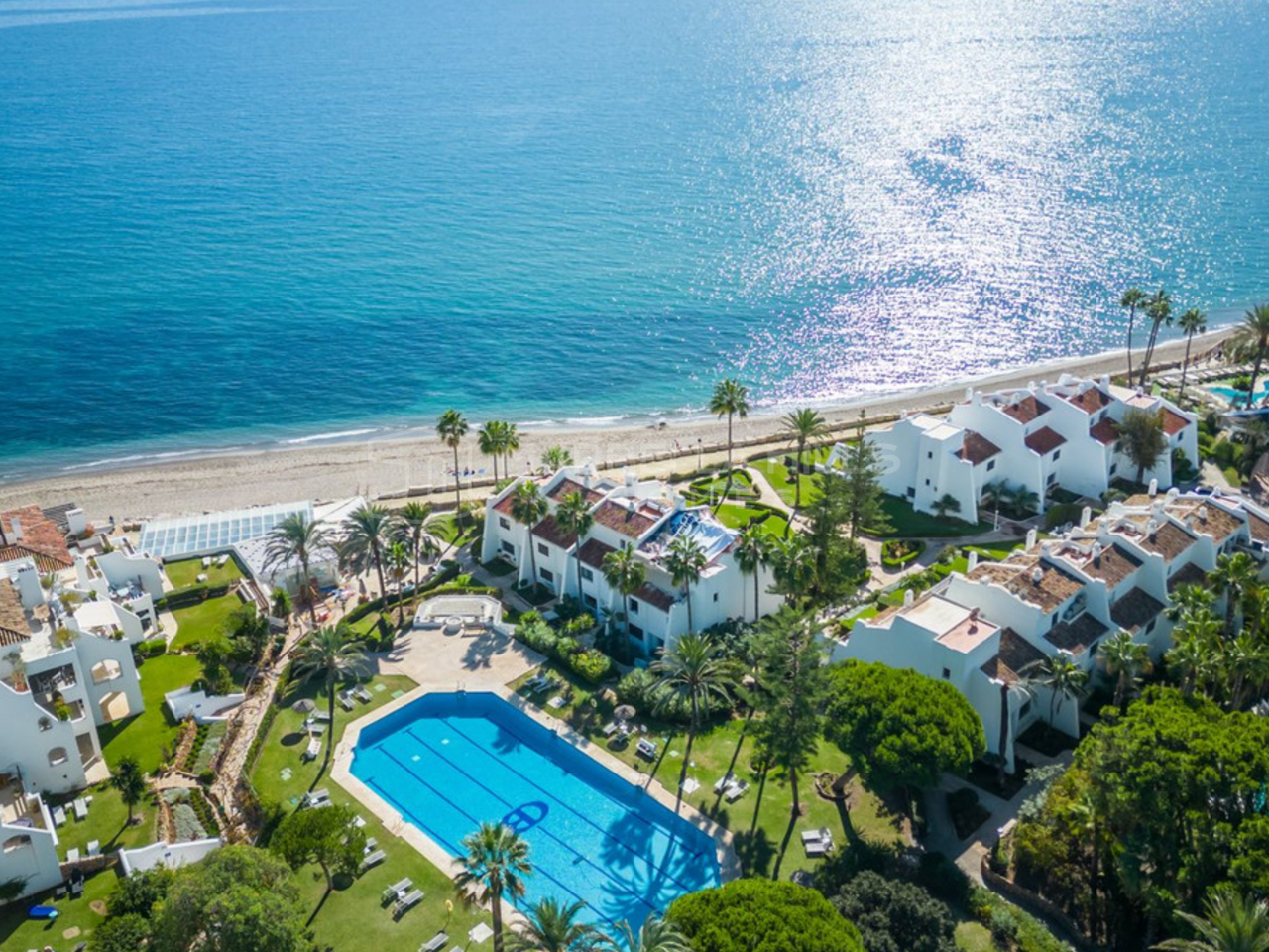 Luxury Townhouse for Sale in Coral Beach Marbella Golden Mile, Beachside Home Near Puerto Banús