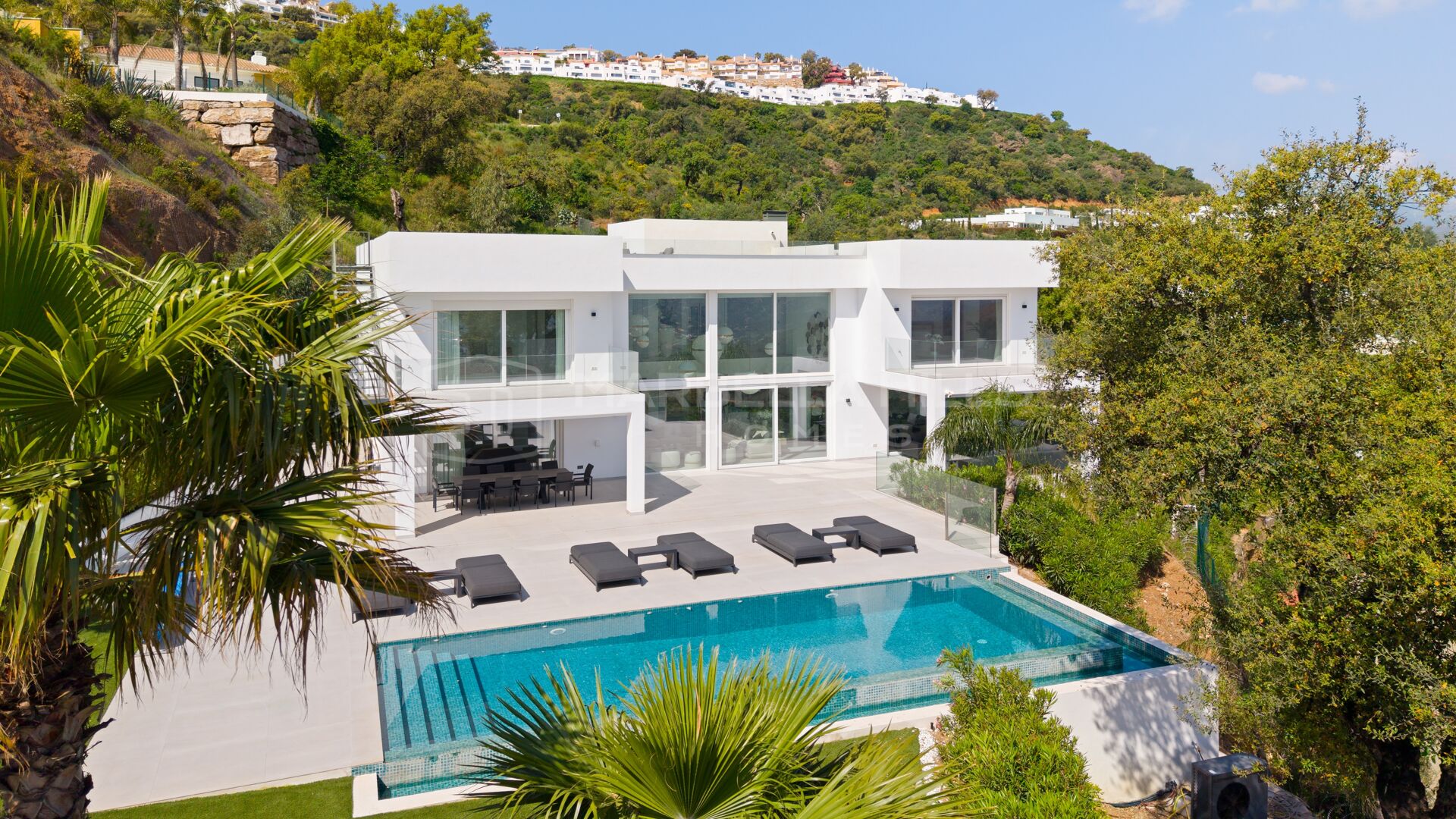 Luxury Contemporary Villa for Sale in La Mairena, Marbella East | Panoramic Sea and Mountain Views